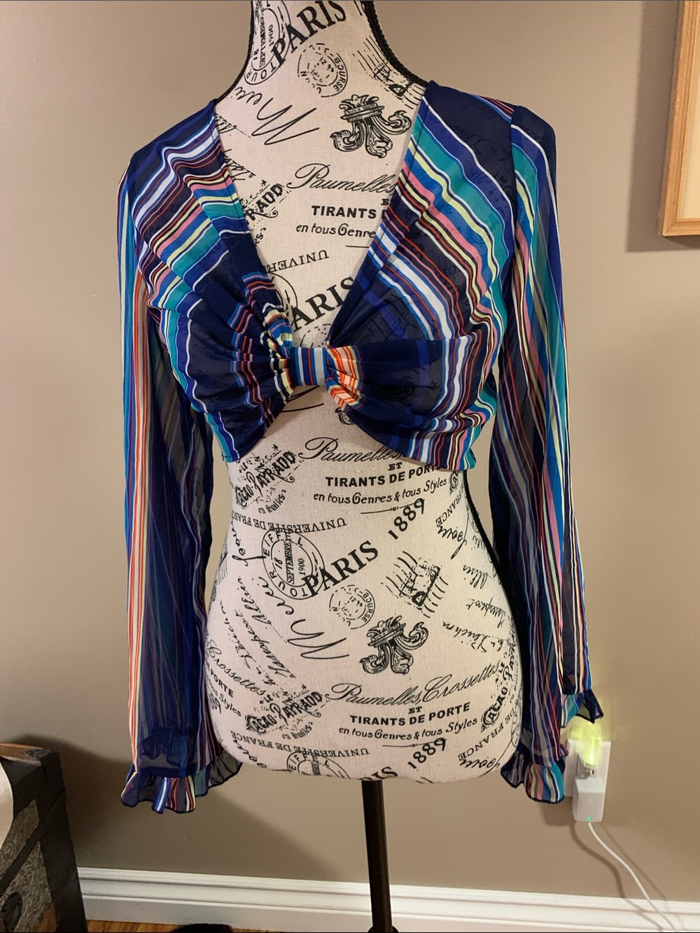 Revamped small multi coloured mix-driff long bell sleeves top, vintage design